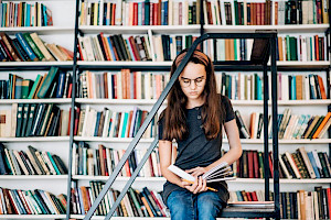 ¿Por qué estudiar Bibliotecología? ¿Por qué estudiar Bibliotecología?